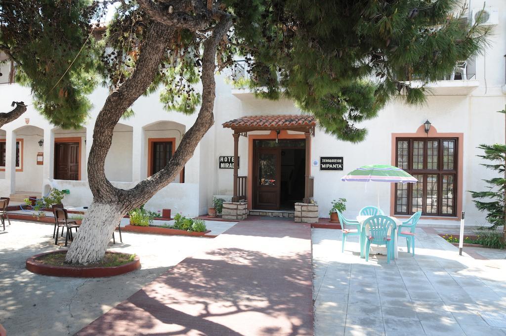Miranta Hotel - Apartments & Studios Aegina Bagian luar foto