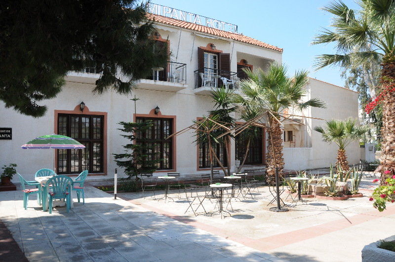 Miranta Hotel - Apartments & Studios Aegina Bagian luar foto