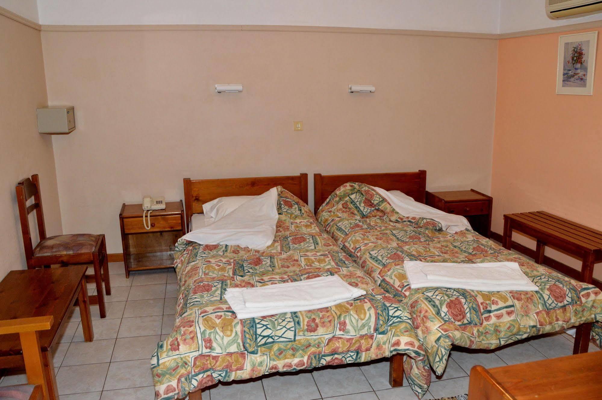 Miranta Hotel - Apartments & Studios Aegina Bagian luar foto