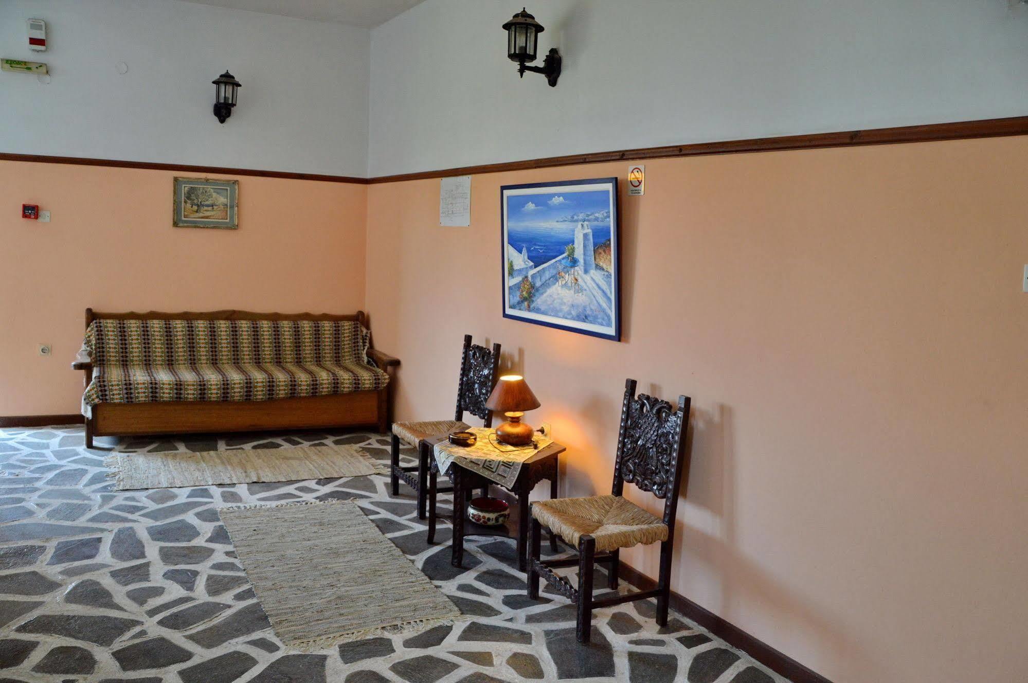 Miranta Hotel - Apartments & Studios Aegina Bagian luar foto